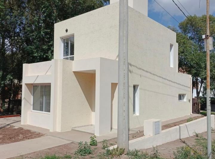 Casa · 100m² · 3 Ambientes · 1 Cochera