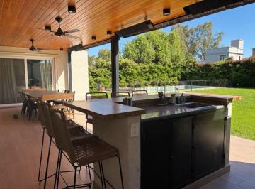 Casa · 280m² · 6 Ambientes · 4 Cocheras · Casa - Laguna del Sol