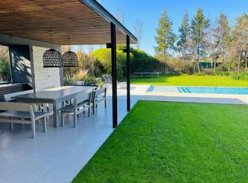 Casa · 300m² · 6 Ambientes · 4 Cocheras · Casa - Santa Barbara