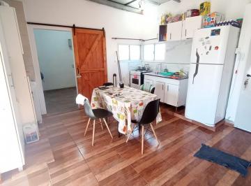 Casa · 75m² · 4 Ambientes · 1 Cochera · Casa en Venta en Alvear 2 Dorm. Gran Terreno