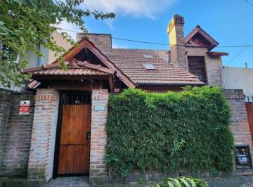 Casa · 300m² · 4 Ambientes · 1 Cochera · Casa en Castelar Norte