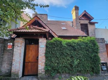 Casa · 300m² · 4 Ambientes · 1 Cochera · Casa en Castelar Norte
