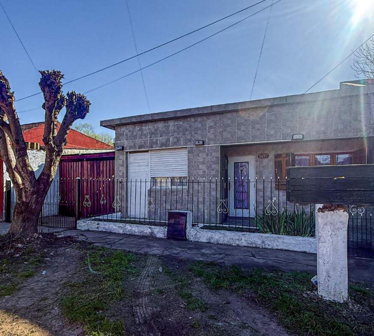 Casa en venta a reciclar 3 amb, 341m² con cochera — Batán