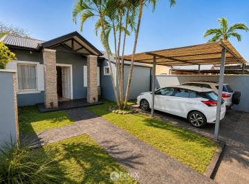 Casa · 300m² · 4 Ambientes · Casa en Venta de 3 Dorm. - Itambé Miní (Cf1402)