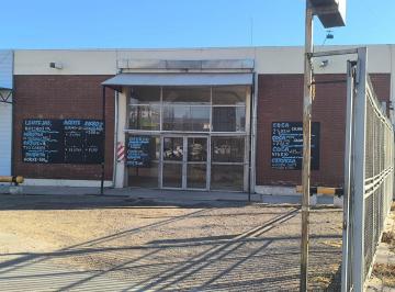 Local comercial · 450m² · 5 Cocheras · Remax Alquila Salon Comercial Godoy Cruz