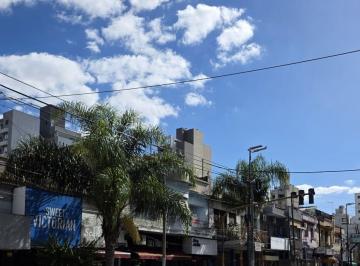 Local comercial de 3 ambientes, Lanús · Alquiler - Importante Local Sobre Av 25 de Mayo
