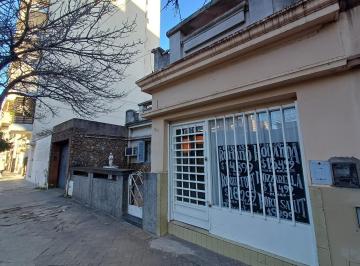 Casa · 130m² · 4 Ambientes · Venta de Dos Casas con Local Comercial