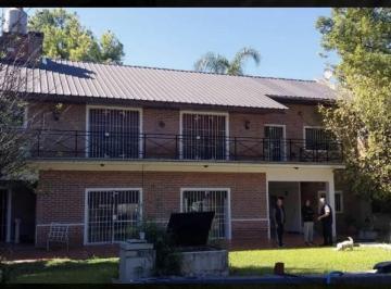 Casa · 400m² · 5 Ambientes · 2 Cocheras · Venta Casa 5 Ambientes C/ Pileta y Quincho - Tortuguitas