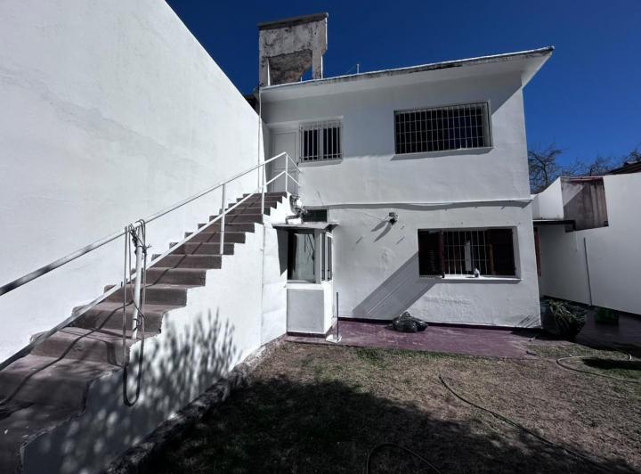 Casa · 220m² · 7 Ambientes · 2 Cocheras