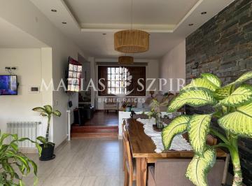 Casa · 200m² · 4 Ambientes · 1 Cochera · Casa en Hurlingham