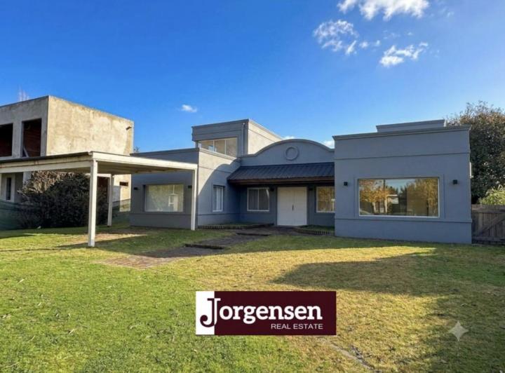 Casa · 240m² · 1 Ambiente · 1 Cochera