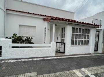 PH · 64m² · 3 Ambientes · Casa Tipo PH Al Frente 3 Amb. Bien Ubicado: Pastor Ferreyra 3885 Remedios de Escalada
