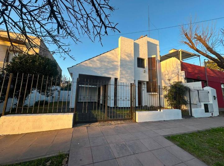 Casa · 120m² · 4 Ambientes · 1 Cochera