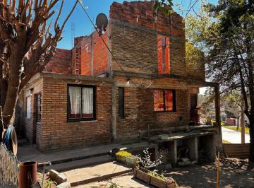Casa · 213m² · 4 Ambientes · 1 Cochera · Oportunidad La Falda Barrio Villa Santa Rosa