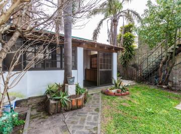 Casa · 176m² · 7 Ambientes · En Venta - Casa de Pasillo Unico 4 Dorm. con Quincho - Alberdi