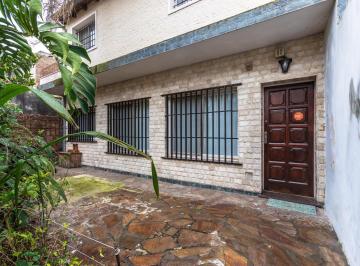 Casa · 176m² · 7 Ambientes · En Venta - Casa de Pasillo Unico 4 Dorm. con Quincho - Alberdi