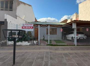 Casa · 6 Ambientes · 1 Cochera · Casa de Cuatro Dorm. en Alquiler