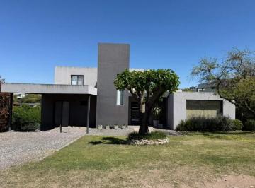 Casa · 300m² · 3 Ambientes · 2 Cocheras · Venta Casa - Estancia Q2, Mendiolaza