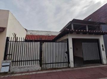 Casa de 3 ambientes, Avellaneda · Casa con Amplio Fondo Libre a Reciclar - Avellaneda