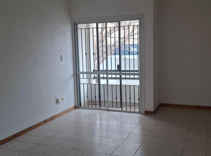 Departamento · 60m² · 8 Ambientes · 1 Cochera