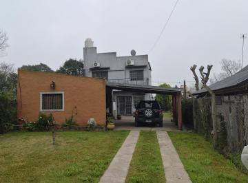 Casa · 126m² · 5 Ambientes · 2 Cocheras · Casa en Venta City Bell Jardin Quincho Garage Sobre 2 Lotes