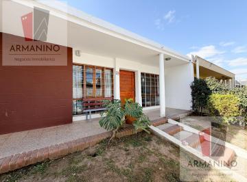 Casa · 174m² · 5 Ambientes · 3 Cocheras · Casa en Venta 3 Dorm. Patio con Pileta Quebrada de Las Rosa Apto Crédito