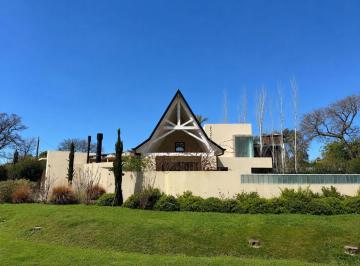 Casa · 374m² · 3 Ambientes · 4 Cocheras · Venta/vivienda/pileta/servicios/brigadier Lopez