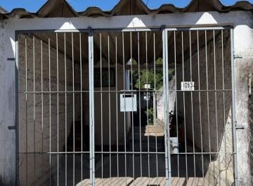 Casa · 60m² · 7 Ambientes · Se Vende Casa de 2 Dorm. con Amplio Terreno.