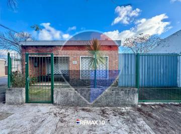 Casa · 67m² · 6 Ambientes · 2 Cocheras · Alquiler 3 Dorm. y Garaje Para Dos Vehículos