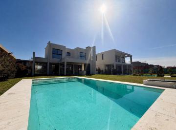 Casa · 134m² · 4 Ambientes · 1 Cochera · Casa en Alquiler en Carpinchos, Nordelta, Tigre