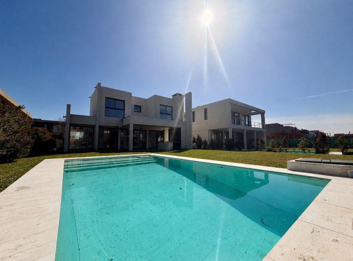 Casa · 134m² · 4 Ambientes · 1 Cochera