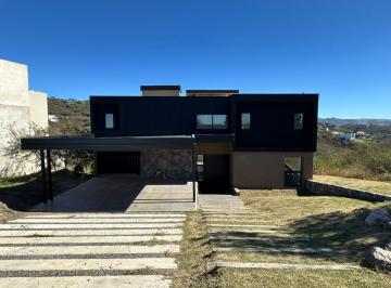 Casa · 330m² · 5 Ambientes · 2 Cocheras · Casa en Venta en La Deseada, 3 Dorm., a Estrenar, Premium.