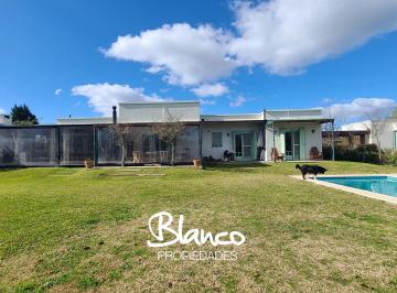 Casa · 250m² · 5 Ambientes · 2 Cocheras · Casa en Alq. Temporario en Estancias del Pilar - Vacaciones de Verano 2024
