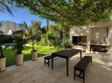 Casa · 494m² · 7 Ambientes · 3 Cocheras · Casa en Venta en Vicente Lopez, Vicente López, G. B. a. Zona Norte