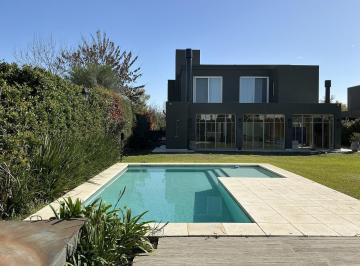 Casa · 335m² · 5 Ambientes · 2 Cocheras · Casa en Garin - Centro