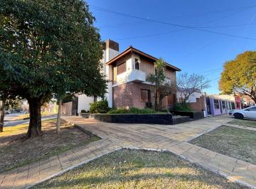 Casa de 7 ambientes, Lomas de Zamora · Venta de Dos Casas Sobre Dos Lotes Independientes en Lomas de Zamora
