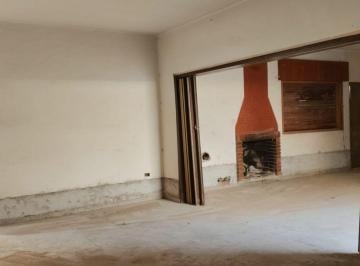 Casa · 250m² · 6 Ambientes · 2 Cocheras · Casa de 3 Habitacione. a Refaccionar. Santa Lucia