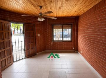 Casa · 105m² · 6 Ambientes · 1 Cochera · Casa en Venta de 3 Dorm. Local Comercial Desocupada en Venta en Barrio Pueyrredón Oportunidad