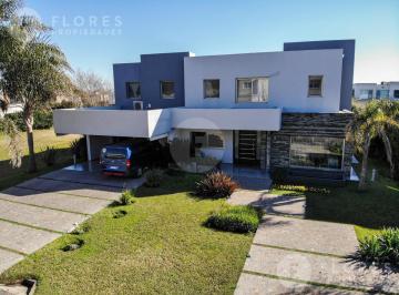 Casa · 450m² · 6 Ambientes · 3 Cocheras · Casa en Venta, 6 Ambientes, 4 Dorm., 4 Baños, La Lomada de Pilar - Pilar