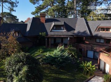 Casa · 677m² · 10 Ambientes · 3 Cocheras · Venta Casa 6 Dorm. Nuevo Cantegril Punta del Este Maldonado