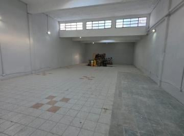 Bodega-Galpón · 110m² · 2 Ambientes · 4 Cocheras · Galpón en Alquiler. en Excelente Estado. Lanús Oeste. Sobre C. D Elia.