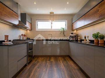 Casa · 141m² · 4 Ambientes · 1 Cochera · Casa en Venta 3 Dorm., en Barrio Nautico Vila Marina 1, Villanueva, Tigre! Lote Interno!
