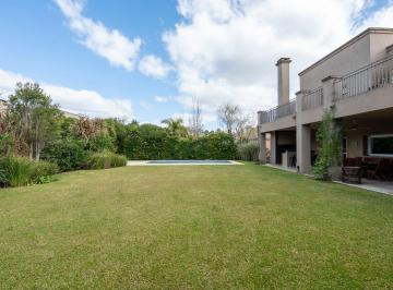 Casa de 8 ambientes, Tigre · Casa de Categoria en Talar del Lago 1 - Lote de 940 m² / 390 m² / Pileta / Posibilidad de 4 Cuartos.