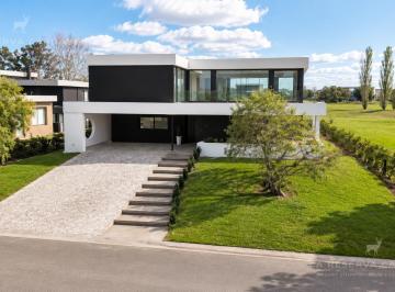 Casa · 363m² · 5 Ambientes · 2 Cocheras · Casa de 5 Ambientes Sobre Golf en Venta en La Reserva Cardales