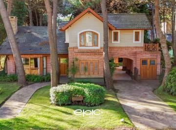 Casa · 210m² · 5 Ambientes · 2 Cocheras · Casa en Venta Pinamar Norte