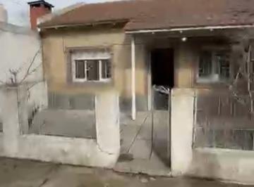 Casa · 96m² · 2 Dormitorios · 1 Cochera · Casa 3 Ambientes - Almafuerte 5300 - Garaje