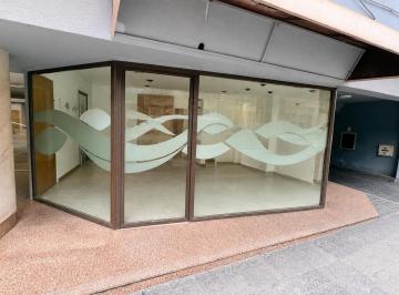 Local comercial · 55m² · 3 Ambientes · Oportunidad: Alquiler Local Comercial - Apto Multirrubro - Gran Vidriera - Larrea 700 - Balvanera