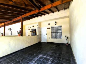 Casa · 122m² · 4 Ambientes · 1 Cochera · Oportunidad Venta Triplex Parrilla Coch San Miguel