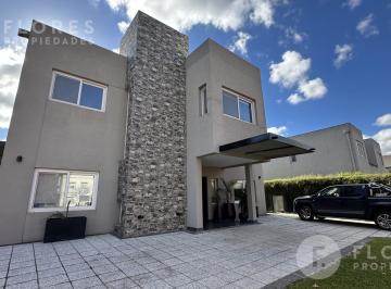 Casa · 358m² · 6 Ambientes · 2 Cocheras · Casa en Venta con Renta 6 Ambientes, 4 Dorm., 3 Banos, Ayres Plaza, Pilar