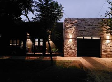 Casa de 4 ambientes, Moreno · Casa 4 Ambientes en Venta con Pileta y Garage – Moreno